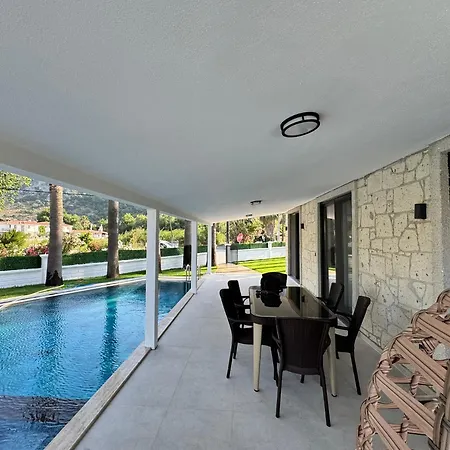 Breeze - Luxury 4br - River 50m Villa